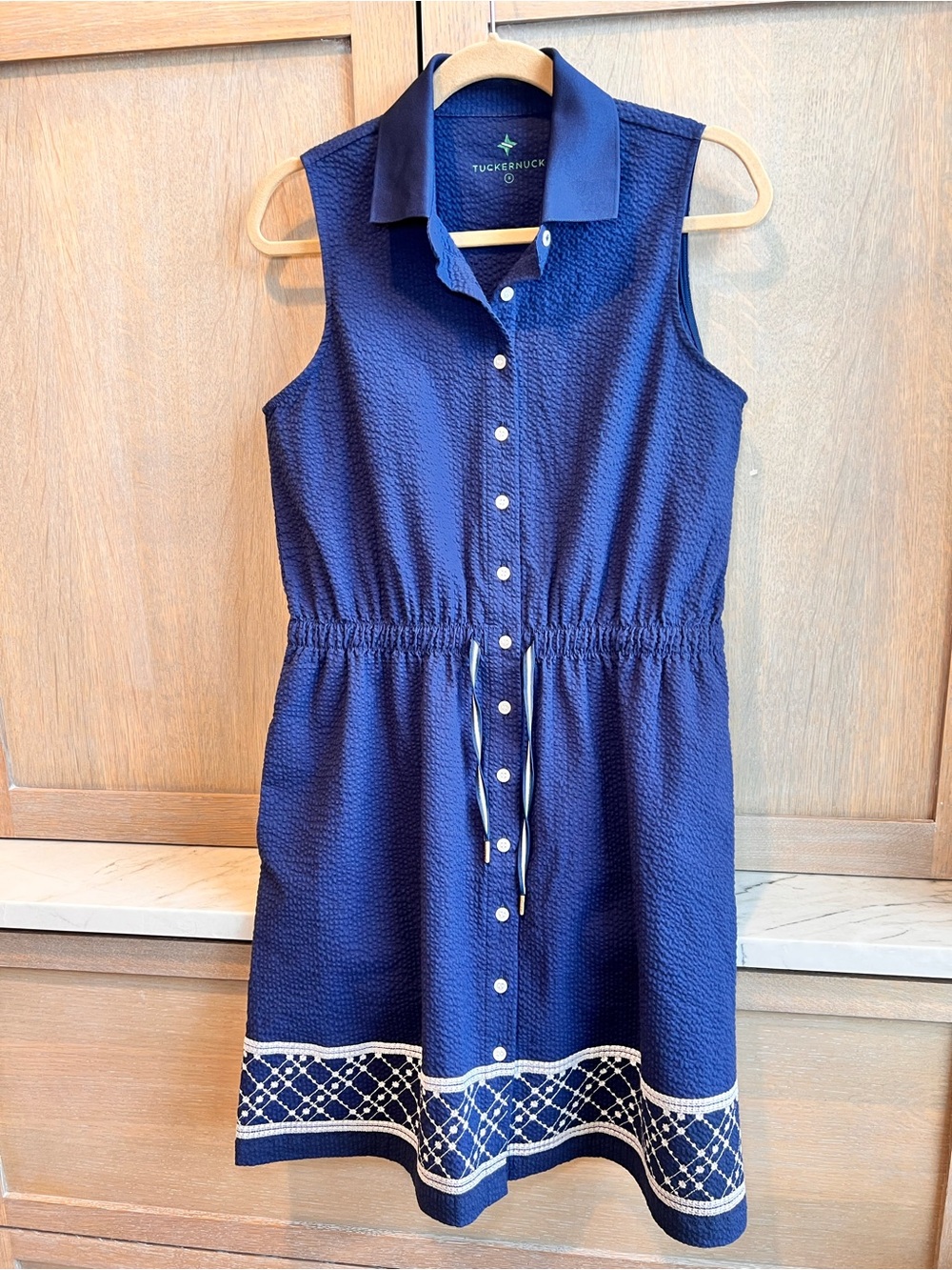 TUCKERNUCK Sport Alcott Golf Dress Navy White Seersucker Embroidered NWOT Small - Picture 5 of 17
